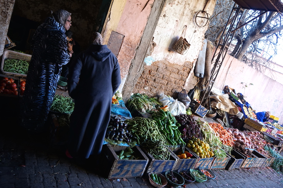 viaggio a Marrakech con i bambini donne al mercato