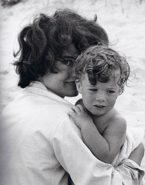 storie di mamme Jacqueline Kennedy con John Jr1