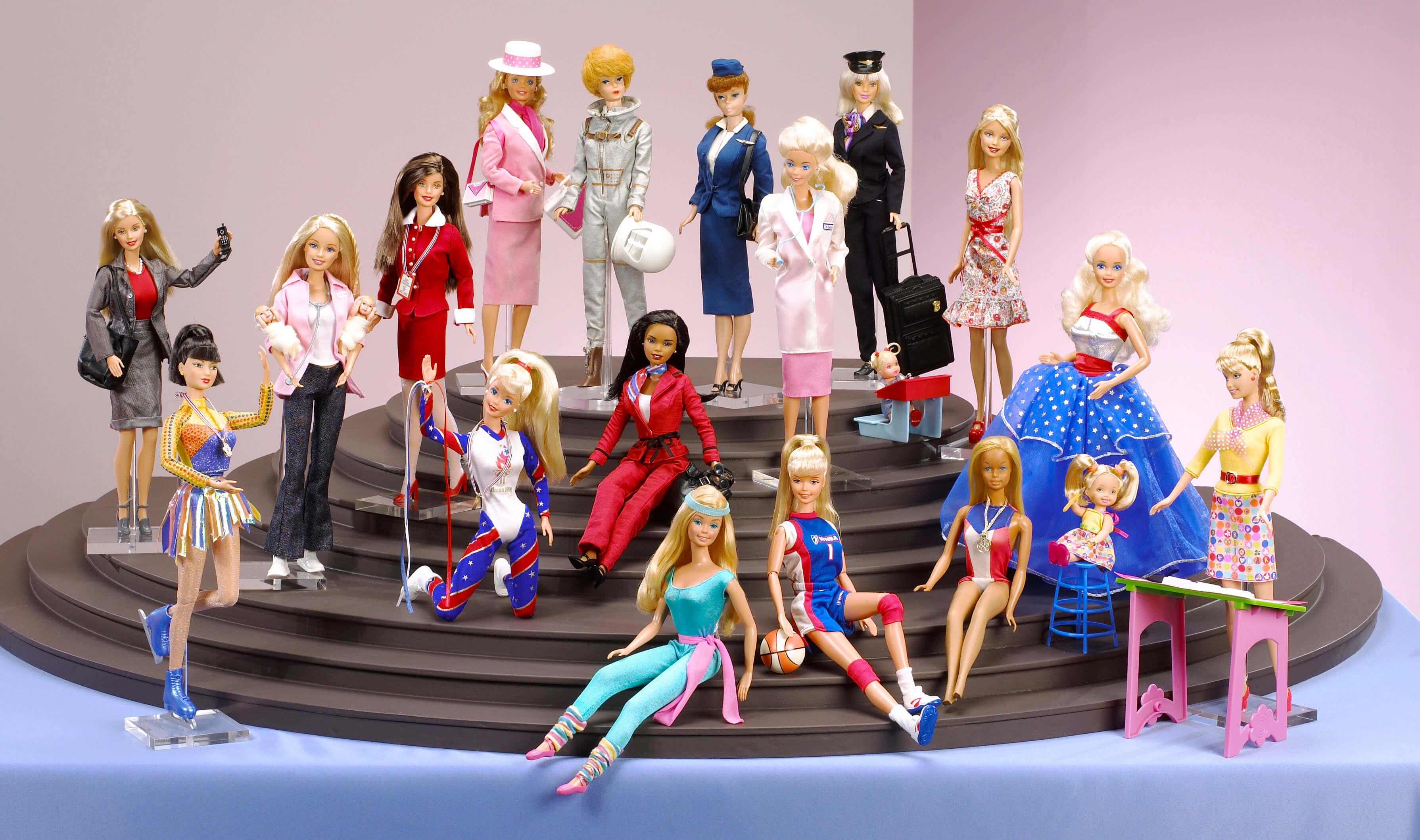 Barbie icona per mamme e bambine in mostra Barbie e le sue carriere
