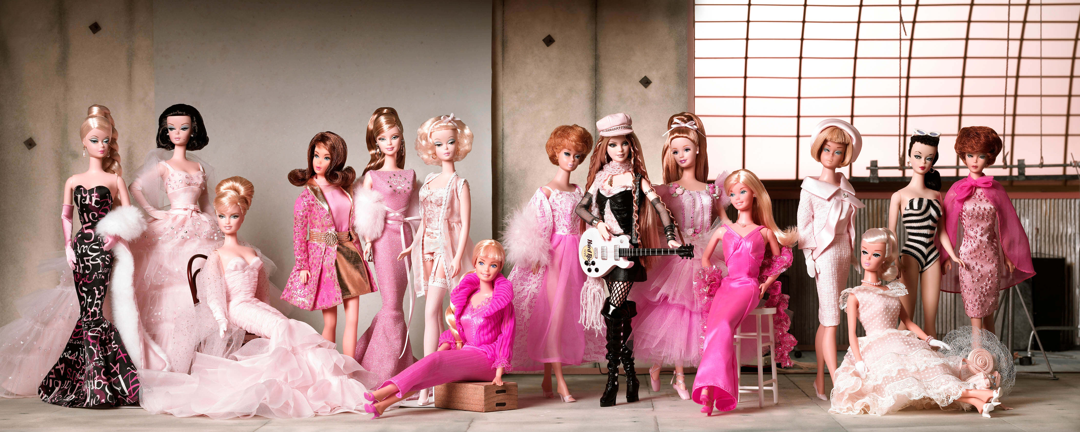 Barbie icona per mamme e bambine in mostra Barbie's evolution style (Collectors edition)