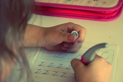 Il modo giusto per aiutare i bambini a fare i compiti scrivere