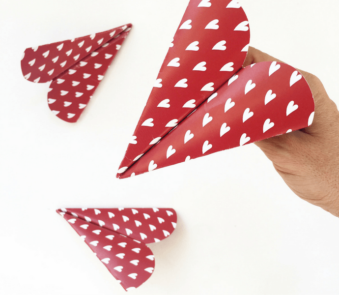 idea San Valentino free printable aereo di carta