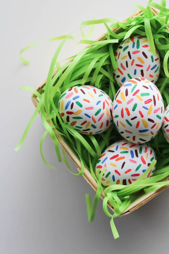 decorare con le uova di Pasqua sprinkle
