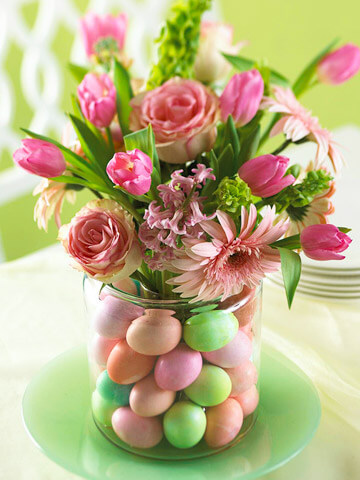 decorare con le uova di Pasqua centrotavola