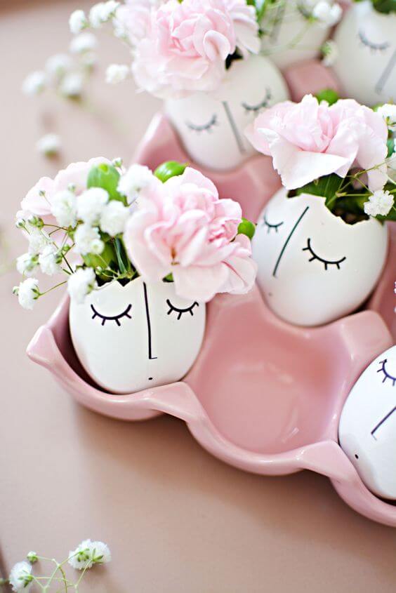 decorare con le uova di Pasqua testina fiori 