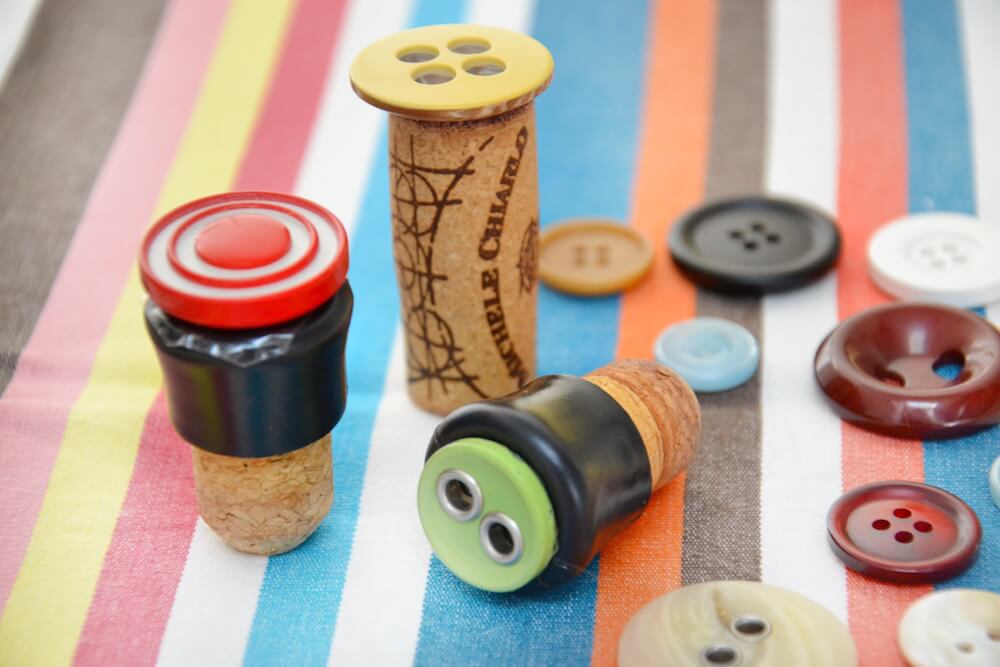 crafting con i bottoni timbri
