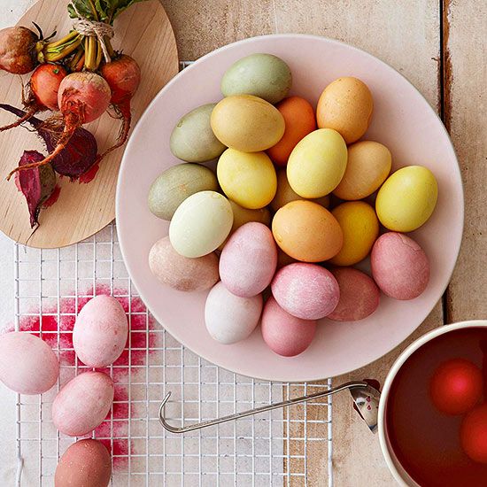 15 idee geniali per decorare le uova di Pasqua bhg.com