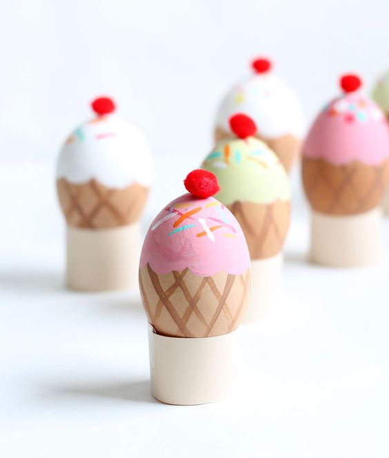 15 idee geniali per decorare le uova di Pasqua thedecoratedcookie.com